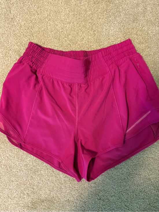 lululemon athletica Pants - NWOT Lululemon athletica Hotty Hot 2.5” short